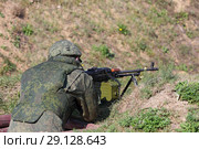 Солдат с пулеметом в окопе. Стоковое фото, фотограф Игорь Долгов / Фотобанк Лори