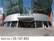 "ТЦ Метрополис" на Ленинградке в Москве летом (2017 год). Редакционное фото, фотограф Дмитрий Неумоин / Фотобанк Лори