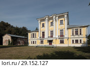 Город Воскресенск, главный дом усадьбы Кривякино (2018 год). Редакционное фото, фотограф Дмитрий Неумоин / Фотобанк Лори