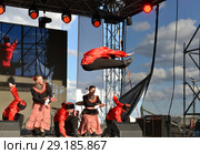 281 Birthday of Vasileostrovsky district. Концерт танцевального ансамбля "Невские зори" в сквере. Санкт-Петербург, Россия (2018 год). Редакционное фото, фотограф Валерия Попова / Фотобанк Лори