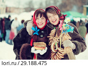 girls celebrating Pancake Week at Russia. Стоковое фото, фотограф Яков Филимонов / Фотобанк Лори