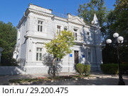 Вилла "Сфинкс" на улице Дувановской 15 в курортном городе Евпатории, Крым (2018 год). Редакционное фото, фотограф Николай Мухорин / Фотобанк Лори