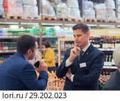 Генеральный директор Selgros Cash & Carry Россия Михаэль Ципфель в торговом зале в день открытия супермаркета в Зеленограде (2018 год). Редакционное фото, фотограф Сайганов Александр / Фотобанк Лори