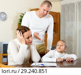 Sad couple with kids. Стоковое фото, фотограф Яков Филимонов / Фотобанк Лори