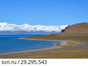Тибет, озеро Нам-Тсо (Nam Tso) и гора Ньечен Тангла летом (2018 год). Стоковое фото, фотограф Овчинникова Ирина / Фотобанк Лори