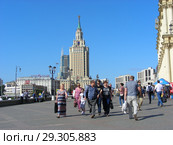 Hilton Moscow Leningradskaya Hotel - гостиница «Ленинградская». Каланчёвская улица, 21/40. Красносельский район. Город Москва (2015 год). Редакционное фото, фотограф lana1501 / Фотобанк Лори
