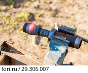 Газосварочные работы. Только что сваренный переходник остывает в тисках. Крупный план. Стоковое фото, фотограф Владимир Чинин / Фотобанк Лори