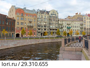 Набережная реки Карповки. Санкт-Петербург (2018 год). Редакционное фото, фотограф Александр Щепин / Фотобанк Лори
