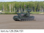 Международный военно-технический форум "Армия-2018". Российский зенитный пушечно-ракетный комплекс "Тунгуска" (SA-19 Grison) на полигоне "Алабино" в Московской области. Редакционное фото, фотограф Игорь Долгов / Фотобанк Лори