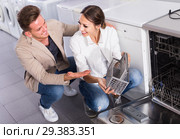 Young family couple looking at dishwashers. Стоковое фото, фотограф Яков Филимонов / Фотобанк Лори