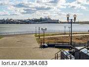 Вид на Казанский кремль с берега реки Казанки, Республика Татарстан (2018 год). Стоковое фото, фотограф Владимир Макеев / Фотобанк Лори