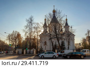 Москва. Храм Михаила Архангела при клиниках на Девичьем поле в Хамовниках (2018 год). Редакционное фото, фотограф Татьяна Белова / Фотобанк Лори