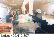 Gamers are targeting in enemy behind barricades. Стоковое фото, фотограф Яков Филимонов / Фотобанк Лори