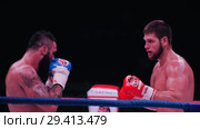 KAZAN, RUSSIA - OCTOBER 27, 2018: The wrestlers In action at Fighting by the rules TNA Live at the TATNEFTARENA on OCTOBER 27, 2018 in KAZAN, RUSSIA. Редакционное видео, видеограф Константин Шишкин / Фотобанк Лори