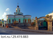 Москва. Храм Воздвижения Креста Господня на Чистом вражке в Хамовниках. 1-й переулок Тружеников, 8/1. (2018 год). Стоковое фото, фотограф Татьяна Белова / Фотобанк Лори
