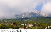 Пейзажи Крыма. Облака опустились на горы. Алупка. Плато Ай-петри (2018 год). Стоковое фото, фотограф ирина реброва / Фотобанк Лори