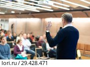 Sturtup expert giving talk at business event workshop. Стоковое фото, фотограф Matej Kastelic / Фотобанк Лори
