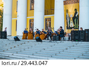 Выступление музыкантов ансамбля русских народных инструментов "Московия" на празднике в день Кирилла и Мефодия. Электросталь (2018 год). Редакционное фото, фотограф Кузин Алексей / Фотобанк Лори