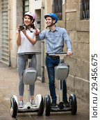 Happy tourists going sightseeing by segways. Стоковое фото, фотограф Яков Филимонов / Фотобанк Лори