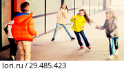 Children playing romp game Touch-last. Стоковое фото, фотограф Яков Филимонов / Фотобанк Лори