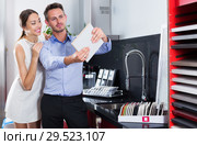 Couple choosing kitchen fronts materials. Стоковое фото, фотограф Яков Филимонов / Фотобанк Лори