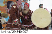 Women and men in national clothing indigenous inhabitants Kamchatka dancing with tambourine (2018 год). Редакционное видео, видеограф А. А. Пирагис / Фотобанк Лори
