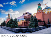 Красная площадь.Спасская башня, мавзолей В.Ленина, Сенатская башня на закате солнечного дня поздней осенью. Москва, Россия. (2018 год). Стоковое фото, фотограф Владимир Устенко / Фотобанк Лори