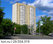 Семнадцатиэтажный двухподъездный панельный жилой дом (2009 г.). Первомайская улица, 1/1. Город Дедовск. Городской округ Истра. Московская область (2015 год). Редакционное фото, фотограф lana1501 / Фотобанк Лори