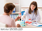 Male sperm donor visiting clinic. Стоковое фото, фотограф Elnur / Фотобанк Лори
