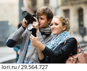Tourists making photo at streets. Стоковое фото, фотограф Яков Филимонов / Фотобанк Лори