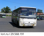 Автобус № 856 (м. Тушинская) – Красногорск (м/р Павшинская пойма) на рейсе. Проезд Стратонавтов. Район Покровское-Стрешнево. Город Москва (2015 год). Редакционное фото, фотограф lana1501 / Фотобанк Лори