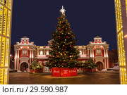 Christmas decoration of Pushkin square in Moscow, Russia (2018 год). Редакционное фото, фотограф Наталья Волкова / Фотобанк Лори