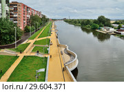 Kaliningrad, Russia - August 18, 2016: new embankment of Admiral Tributz, a favorite place of rest for citizens and guests of the city, a tourist attraction of Kaliningrad. Редакционное фото, фотограф Сергей Трофименко / Фотобанк Лори