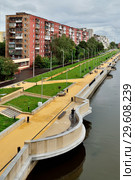 Kaliningrad, Russia - 18 August 2016: townspeople walk on the new promenade Admiral Tributs. Стоковое фото, фотограф Сергей Трофименко / Фотобанк Лори