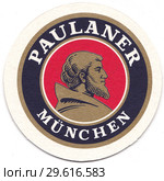 Бирдекель (подставка под пивную кружку) с рекламой немецкого пива «Paulaner» («Пауланер») Редакционное фото, фотограф Алексей Гусев / Фотобанк Лори
