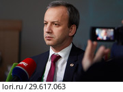 Президент Международной шахматной федерации (FIDE) Аркадий Дворкович на прессконференци перед чемпионатом мира по быстрым шахматам и блицу под патронатом короля Салмана (2018 год). Редакционное фото, фотограф Stockphoto / Фотобанк Лори