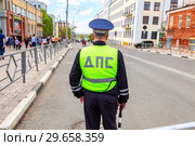 Russian police patrol officer of the State Automobile Inspectorate (2018 год). Редакционное фото, фотограф FotograFF / Фотобанк Лори