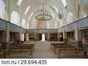 Интерьер старинной заброшенной лютеранской кирхи в Лумиваара. Карелия, Россия (2017 год). Стоковое фото, фотограф Виктор Карасев / Фотобанк Лори