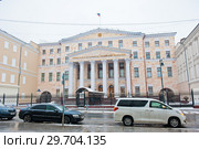 Вид на здание Генеральной прокуратуры Российской Федерации. Зимний день. Улица Петровка. Москва (2019 год). Редакционное фото, фотограф E. O. / Фотобанк Лори