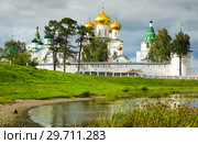 Male Ipatievsky Monastery at cloudy day in Kostroma, Russia (2016 год). Стоковое фото, фотограф Яков Филимонов / Фотобанк Лори
