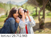 Two young tourist women taking photographs outdoors. Стоковое фото, фотограф Javier Sánchez Mingorance / Ingram Publishing / Фотобанк Лори