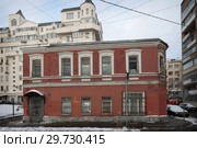 Москва, дом на углу Костянского и Селивёрстова переулков (2019 год). Редакционное фото, фотограф Дмитрий Неумоин / Фотобанк Лори