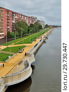 Kaliningrad, Russia - August 18, 2016: new embankment of Admiral Tributs, the favorite place of rest. Стоковое фото, фотограф Сергей Трофименко / Фотобанк Лори