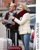 Portrait of elderly spouses with baggage and map outdoors. Стоковое фото, фотограф Яков Филимонов / Фотобанк Лори