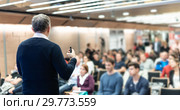 Sturtup expert giving talk at business event workshop. Стоковое фото, фотограф Matej Kastelic / Фотобанк Лори