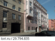 Здание на 2-м Колобовском переуле, дом 7, Москва (2018 год). Редакционное фото, фотограф Дмитрий Неумоин / Фотобанк Лори