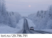 Полнолуние над дорогой. Стоковое фото, фотограф Яковлев Сергей / Фотобанк Лори
