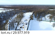 Полет над Копорской крепостью февральским днем (съемка с квадрокоптера). Копорье, Россия (2019 год). Стоковое видео, видеограф Виктор Карасев / Фотобанк Лори