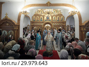 Литургия в храме иконы Божией Матери «Нечаянная Радость», Домодедовский район (2019 год). Редакционное фото, фотограф Дмитрий Неумоин / Фотобанк Лори