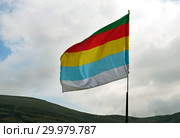 Флаг друзов в деревне Мадждаль Шамс на фоне Голанских высот. Стоковое фото, фотограф Irina Opachevsky / Фотобанк Лори